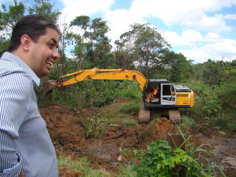 Curumim viabiliza obras de contenção de assoreamento de córrego em Rubião Jr